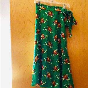 Midi skirt in beautiful green floral print